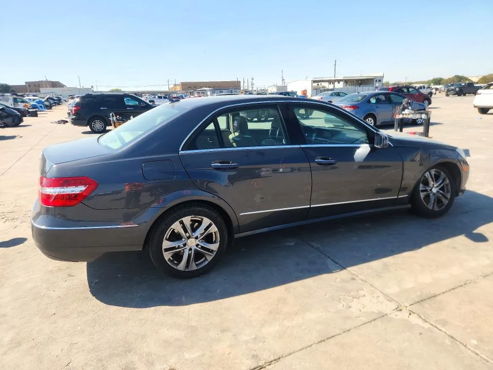 WDDHF5GB2AA084071 — 2010 MERCEDES-BENZ E photo 3