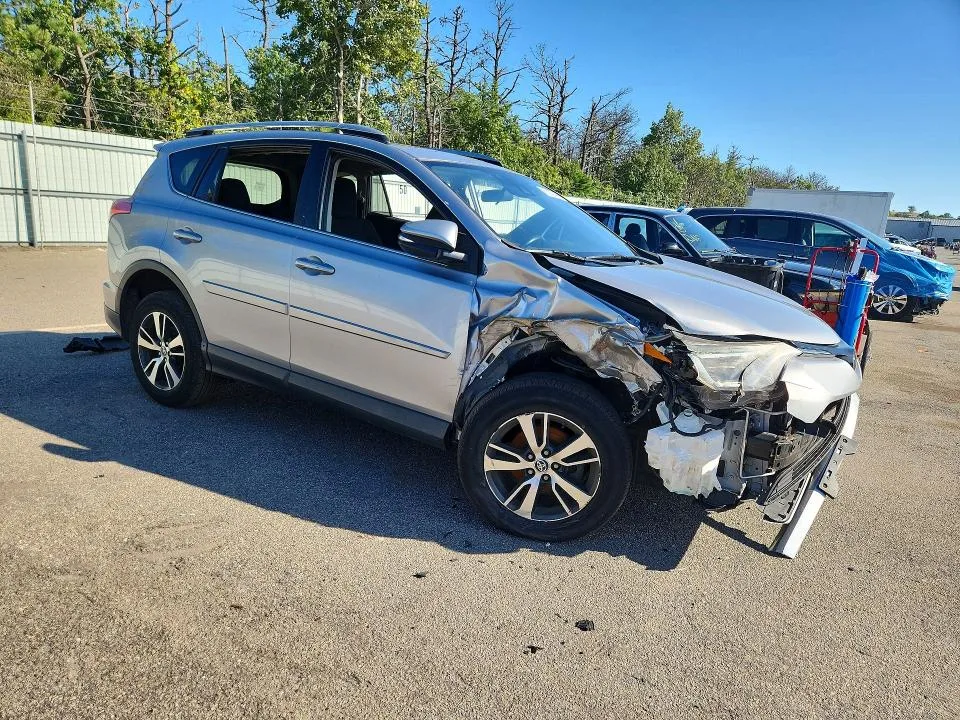 JTMRFREV8JD237554 — 2018 TOYOTA RAV4 photo 4