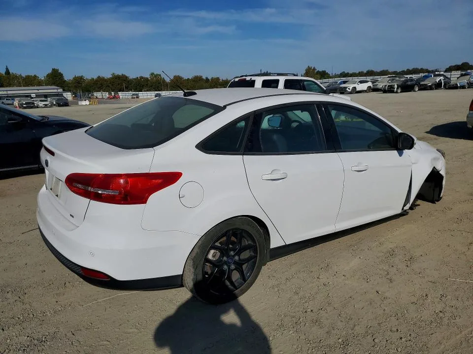 1FADP3F23GL399461 — 2016 FORD FOCUS photo 3