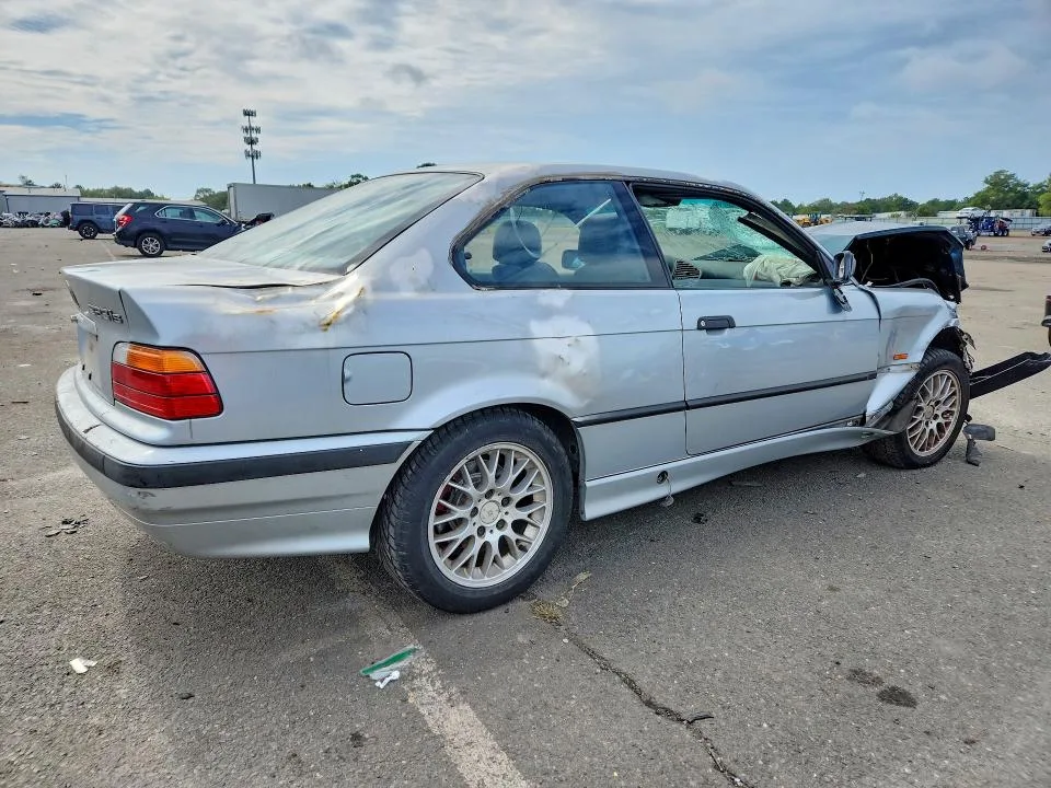 WBADW3C56CE821942 — 1998 BMW 323 photo 3