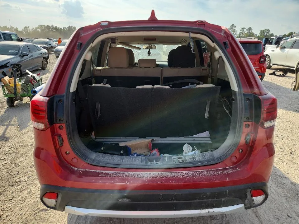 JA4AD3A38JZ060991 — 2018 MITSUBISHI OUTLANDER photo 6