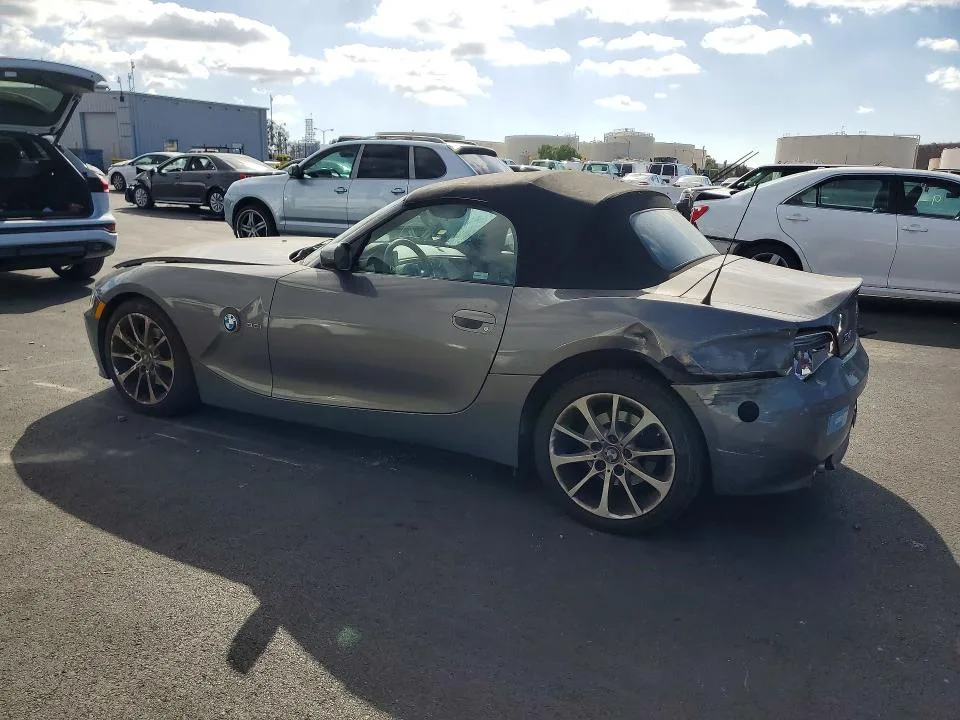 4USBU33568LW61333 — 2008 BMW Z4 photo 2