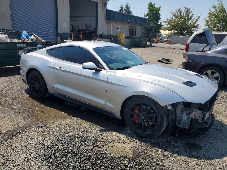 1FA6P8TH7J5105666 — 2018 FORD MUSTANG photo 4