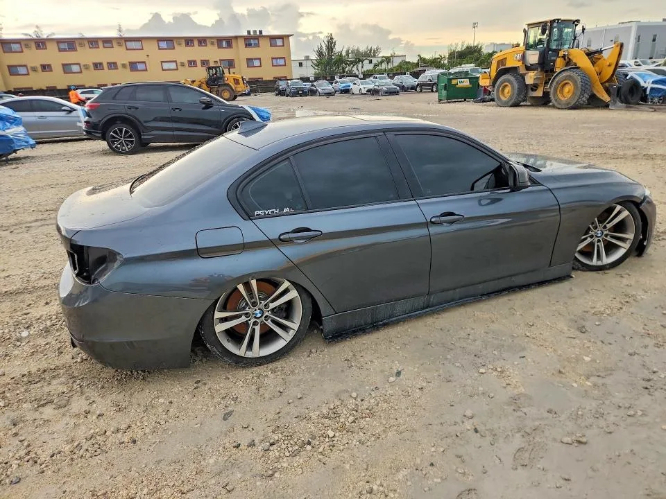 WBA3A9G53DNP37456 — 2013 BMW 335 photo 3