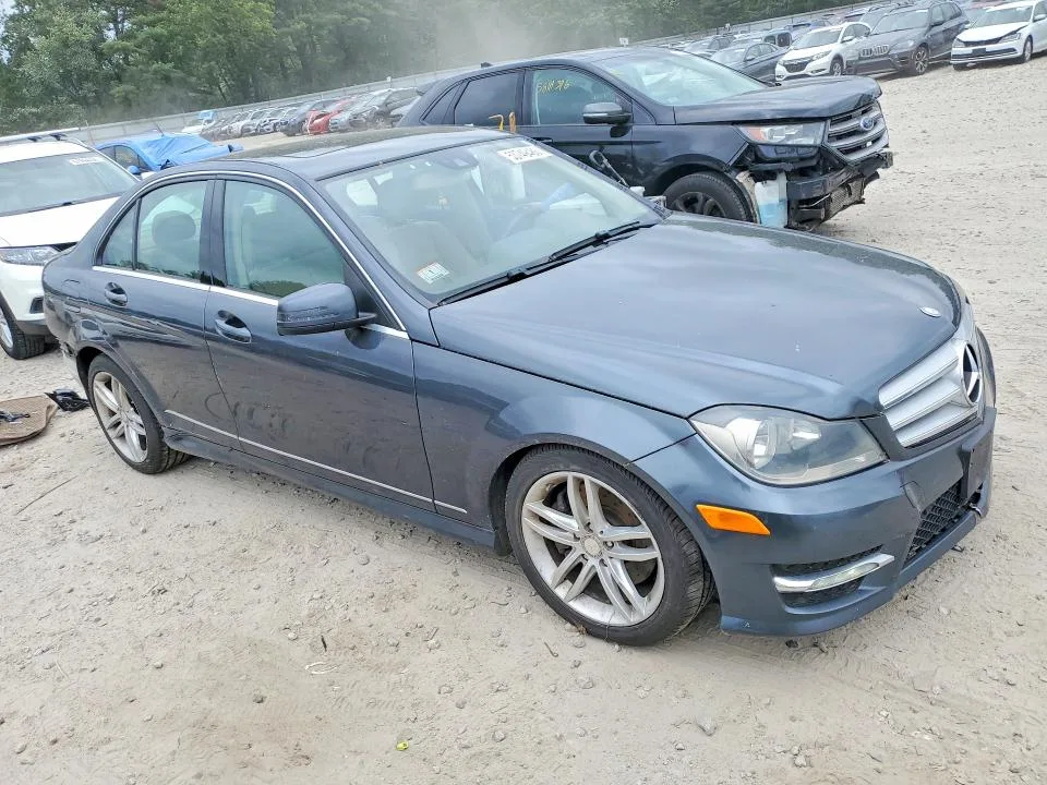 WDDGF8AB2DR286033 — 2013 MERCEDES-BENZ C photo 4