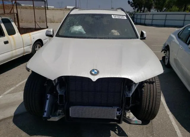 5UX23EM00P9R36132 — 2023 BMW X7 photo 2