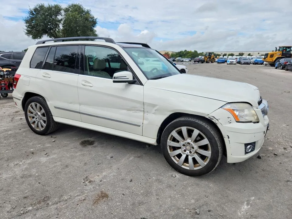 WDCGG8HB8BF599707 — 2011 MERCEDES-BENZ GLK photo 4