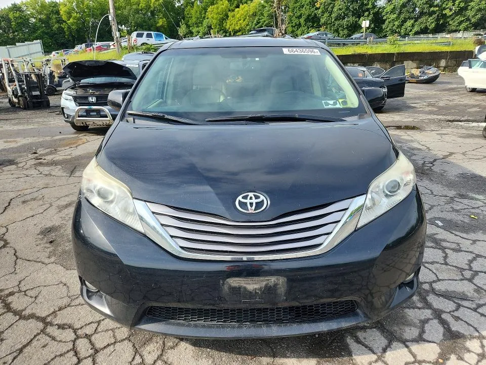 5TDYZ3DC8HS849137 — 2017 TOYOTA SIENNA photo 5