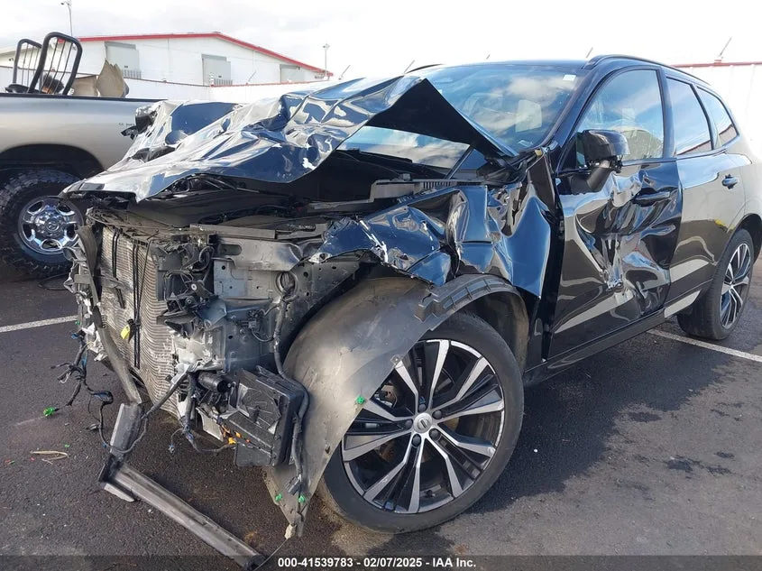 YV4L12RX8P1352363 — 2023 VOLVO XC60 photo 10