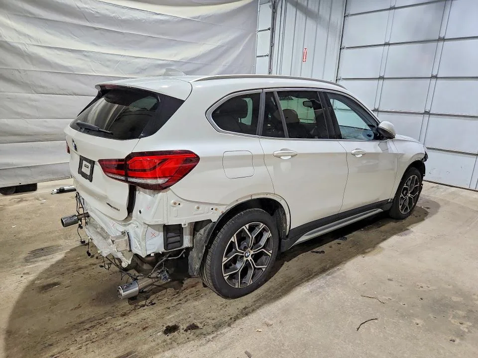 WBXJG9C07M5S54140 — 2021 BMW X1 photo 3