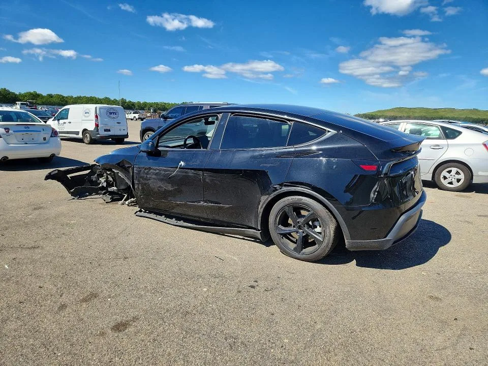 7SAYGDEE1TA413397 — 2026 TESLA MODEL Y photo 2