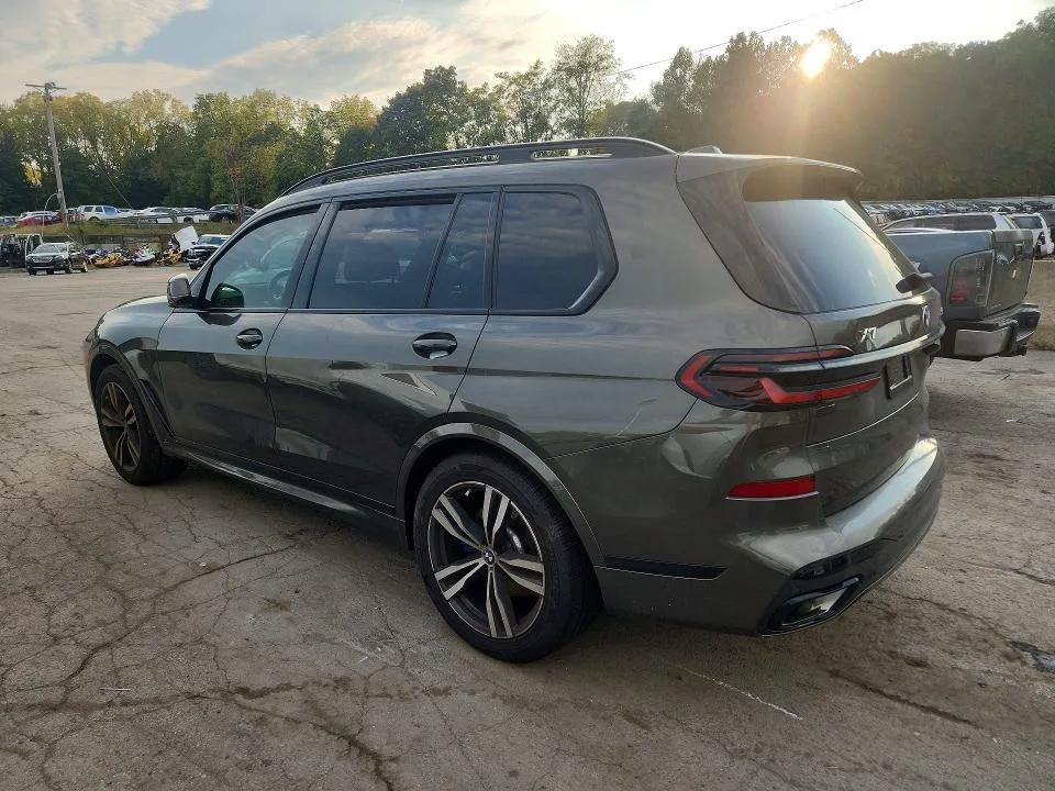 5UX23EM07R9V96478 — 2024 BMW X7 photo 2