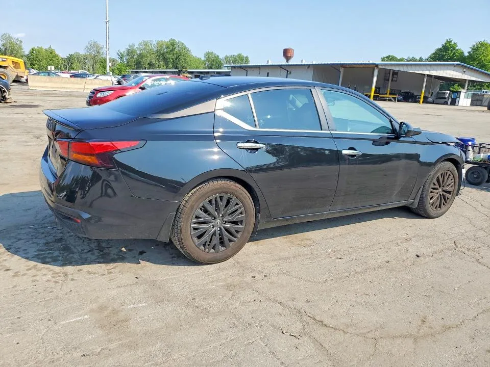 1N4BL4DV4SN416674 — 2025 NISSAN ALTIMA photo 3