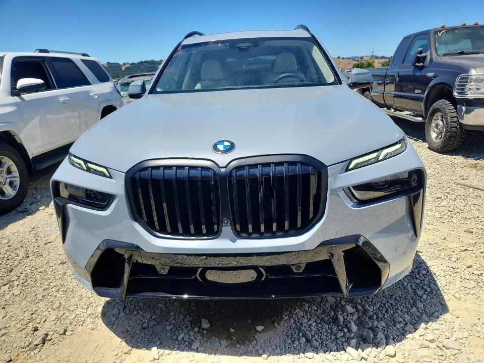5UX23EM07R9V41805 — 2024 BMW X7 photo 5