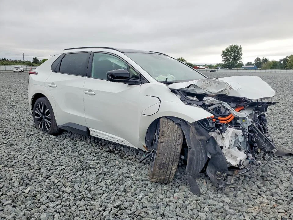 JTMBDAFBXTA001750 — 2026 TOYOTA BZ photo 4