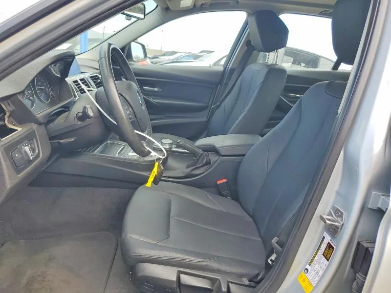 WBA8E1G36HNU18715 — 2017 BMW 320 photo 7