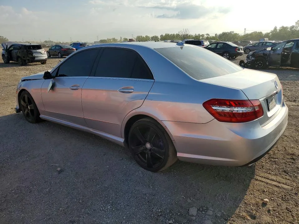 WDDHF5GB4BA466989 — 2011 MERCEDES-BENZ E photo 2
