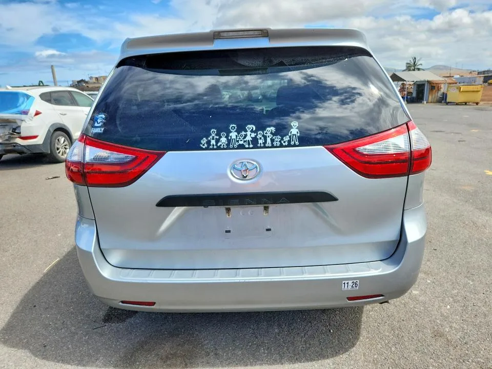 5TDZZ3DC2LS054789 — 2020 TOYOTA SIENNA photo 6