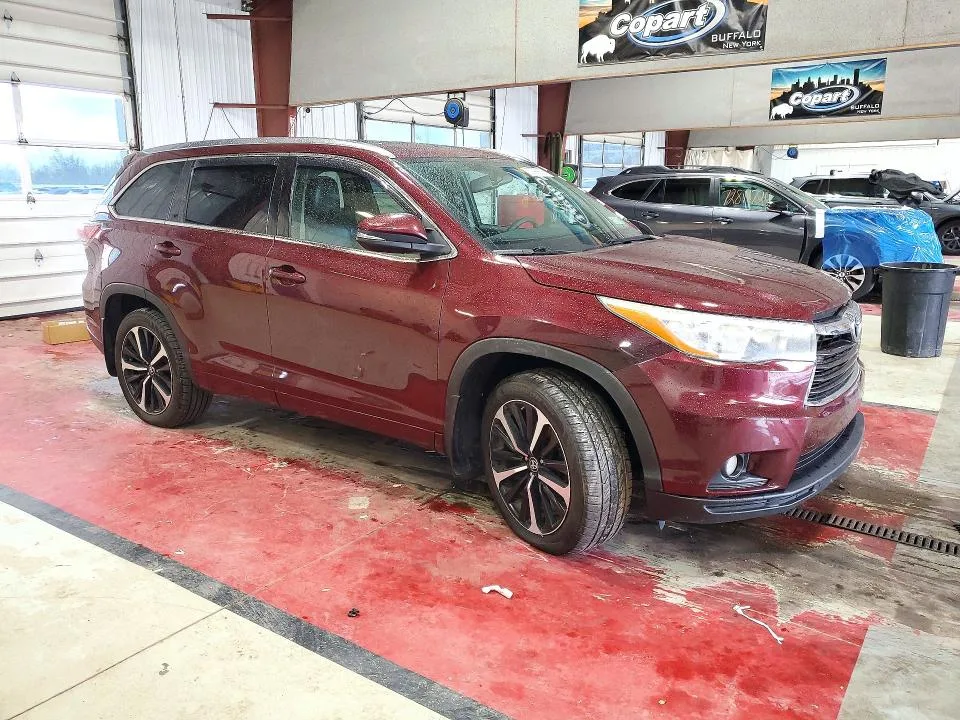 5TDJKRFHXGS312155 — 2016 TOYOTA HIGHLANDER photo 4