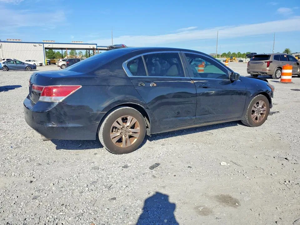 1HGCP2F63CA207370 — 2012 HONDA ACCORD photo 3