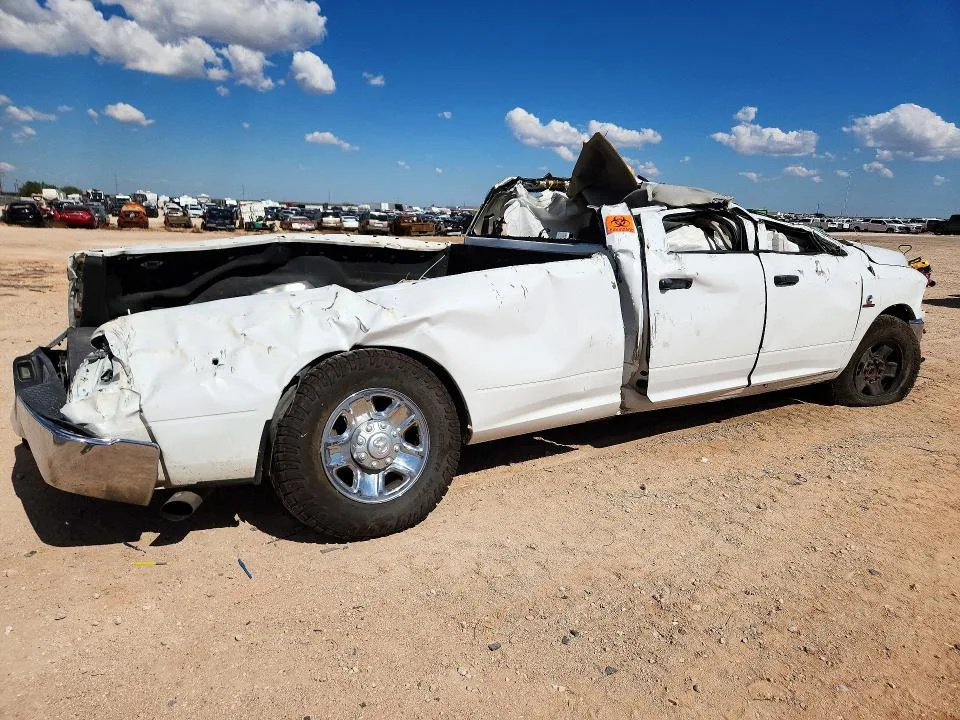 3C6UR5HL4HG589359 — 2017 RAM 2500 photo 3