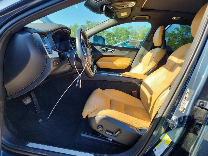 YV4102RL1J1043042 — 2018 VOLVO XC60 photo 7