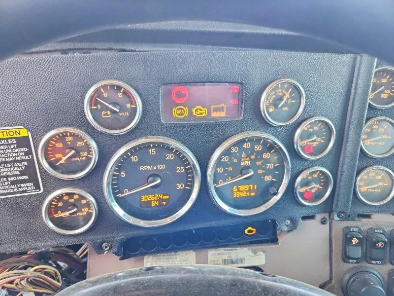 1XPXD49X1RD646842 — 2017 PETERBILT 367 photo 8