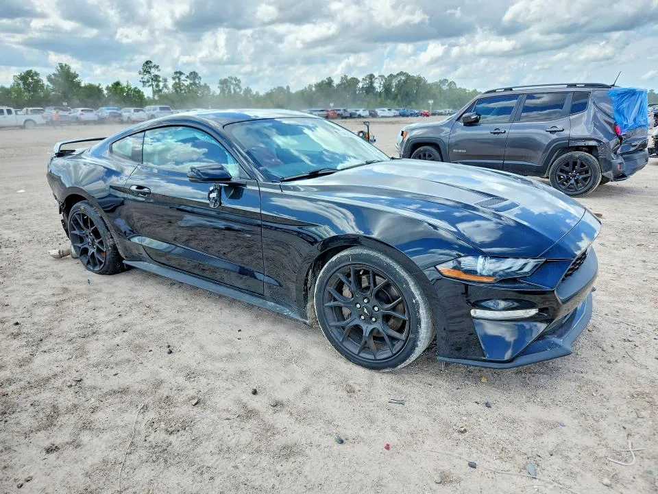 1FA6P8THXJ5159429 — 2018 FORD MUSTANG photo 4