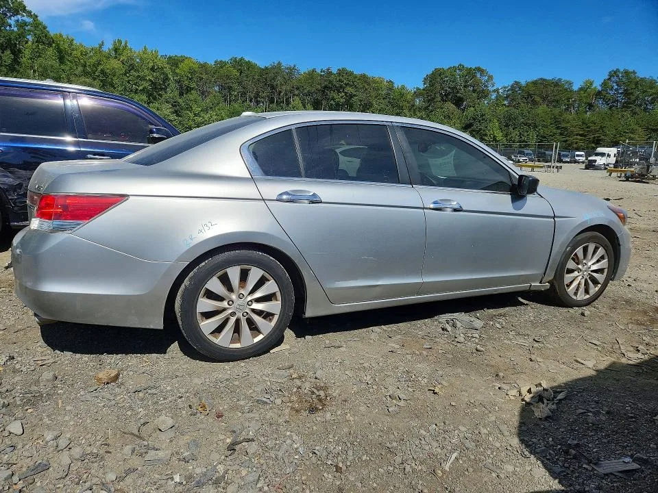 1HGCP3F84CA002101 — 2012 HONDA ACCORD photo 3