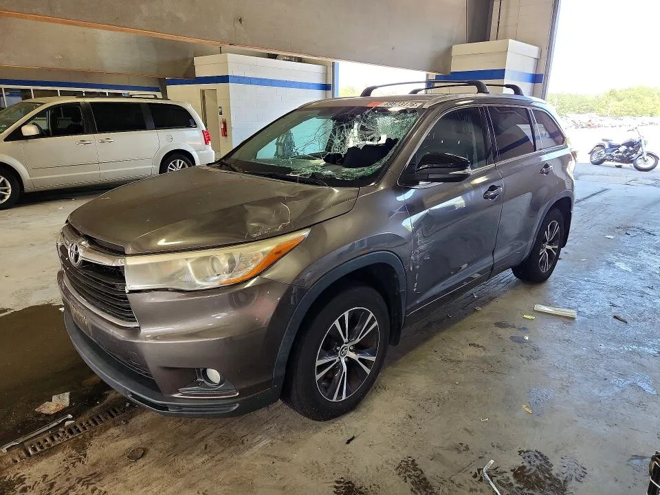 5TDJKRFH1GS310231 — 2016 TOYOTA HIGHLANDER
