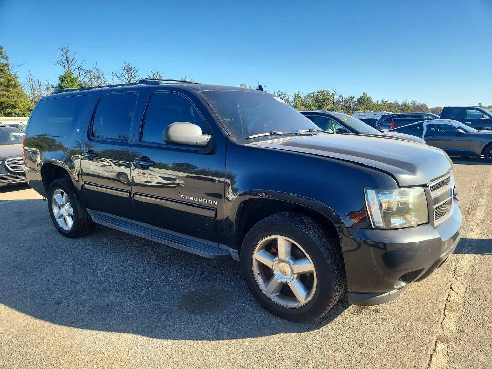 1GNSKJE73DR298566 — 2013 CHEVROLET SUBURBAN photo 4