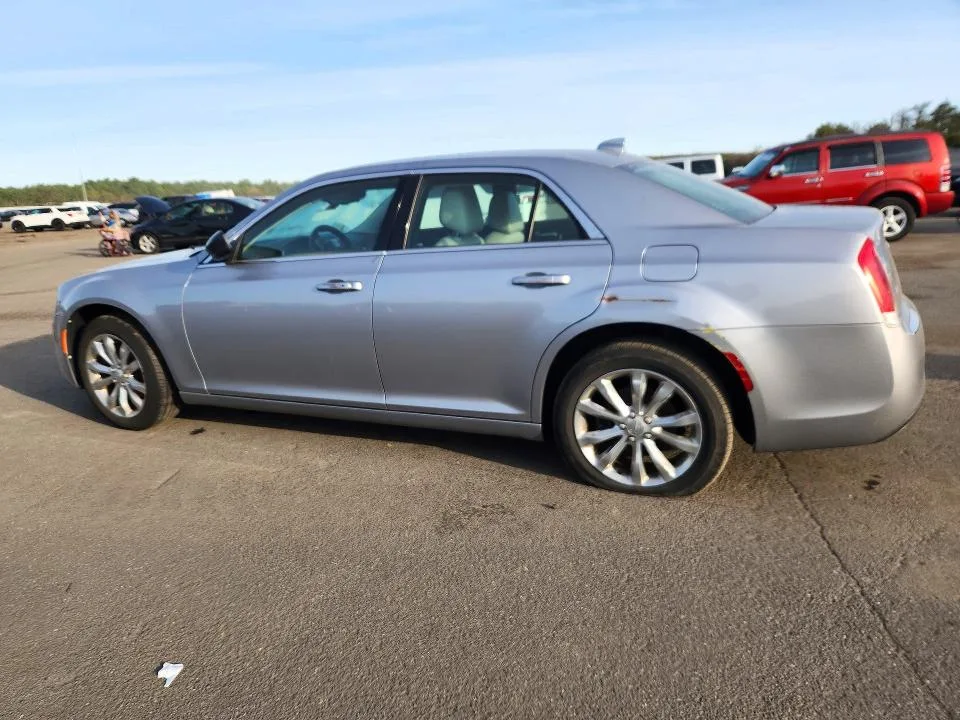 2C3CCARG0HH637394 — 2017 CHRYSLER 300 photo 2