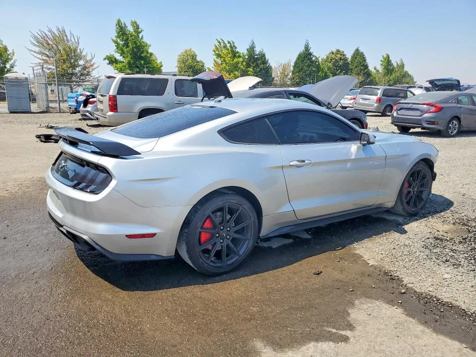 1FA6P8TH7J5105666 — 2018 FORD MUSTANG photo 3