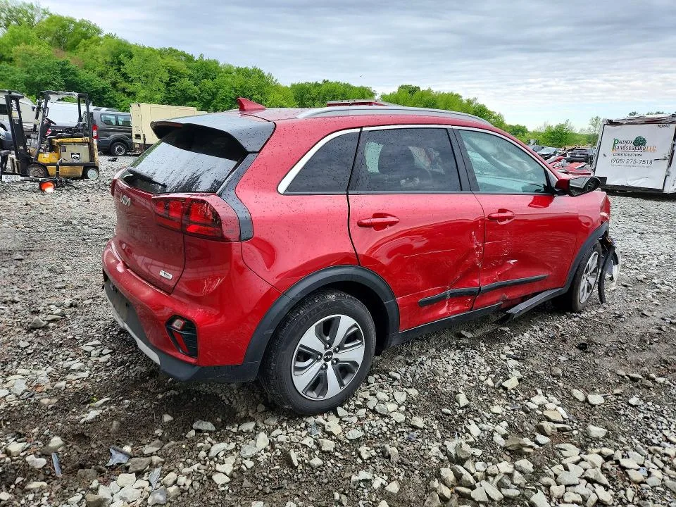KNDCB3LC7N5509351 — 2022 KIA NIRO photo 3
