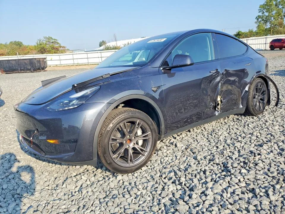 7SAYGDED0SF257605 — 2025 TESLA MODEL Y photo 1