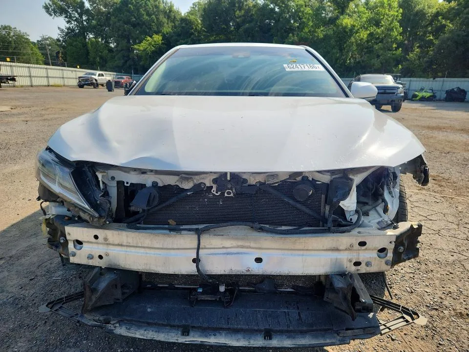 4T1B11HK7JU073938 — 2018 TOYOTA CAMRY photo 5