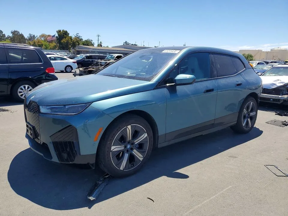 WB523CF04SCT07743 — 2025 BMW IX