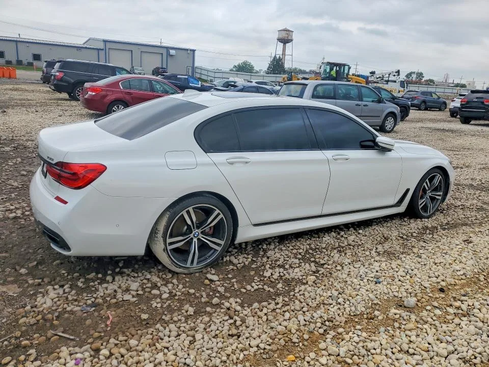 WBA7F2C59JB238416 — 2018 BMW 750 photo 3