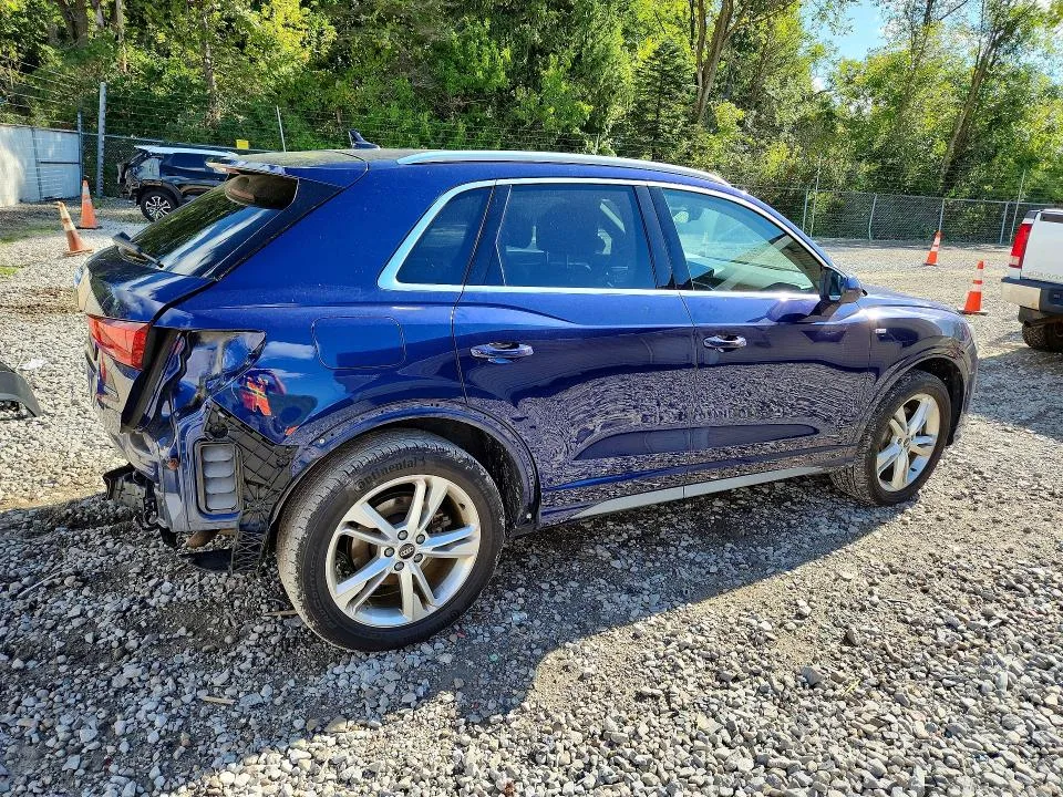 WA1EECF39N1148122 — 2022 AUDI Q3 photo 3
