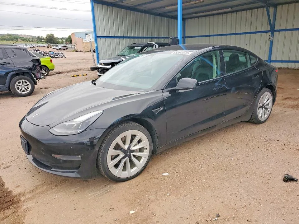 5YJ3E1EB6NF190426 — 2022 TESLA MODEL 3
