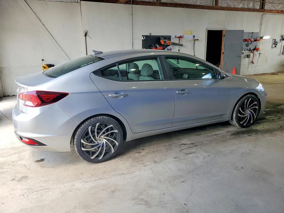5NPD84LF4LH552822 — 2020 HYUNDAI ELANTRA photo 3