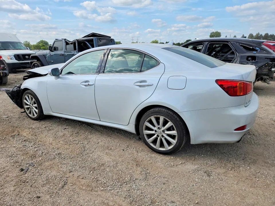 JTHCF5C29A5042174 — 2010 LEXUS IS photo 2