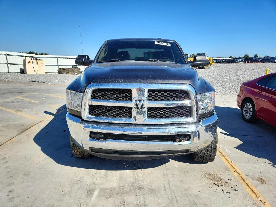 3C6UR5CJ3HG684887 — 2017 RAM 2500 photo 5