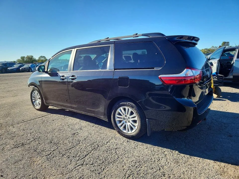 5TDYK3DC6GS758323 — 2016 TOYOTA SIENNA photo 2