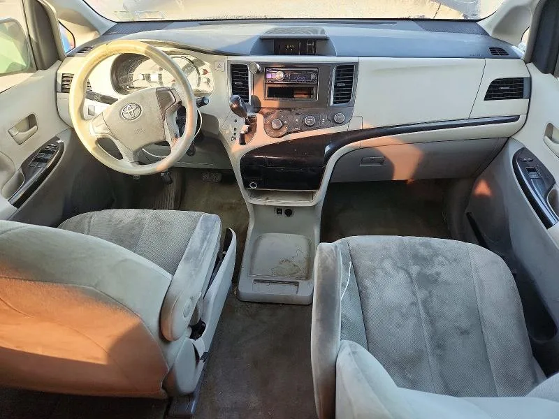 5TDZK3DC1DS362591 — 2013 TOYOTA SIENNA photo 8