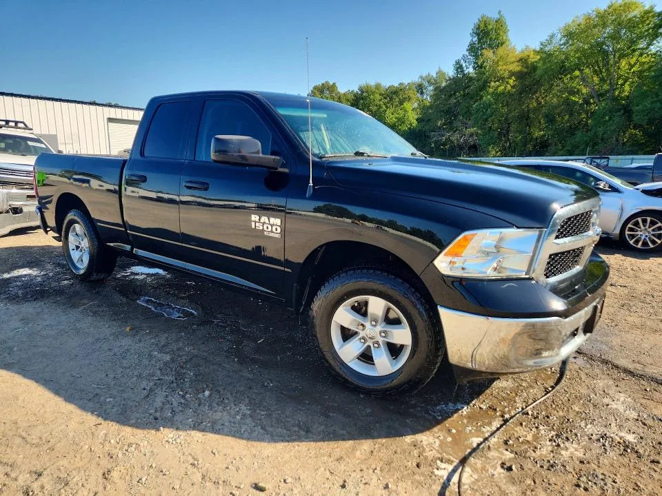 1C6RR6FG5KS630504 — 2019 RAM 1500 CLASSIC photo 4