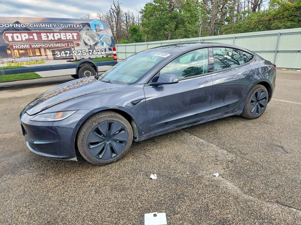 5YJ3E1EA0SF884323 — 2025 TESLA MODEL 3