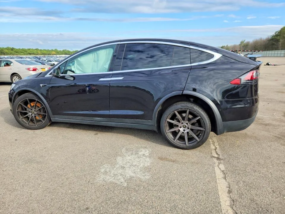 5YJXCDE2XJF112251 — 2018 TESLA MODEL X photo 2