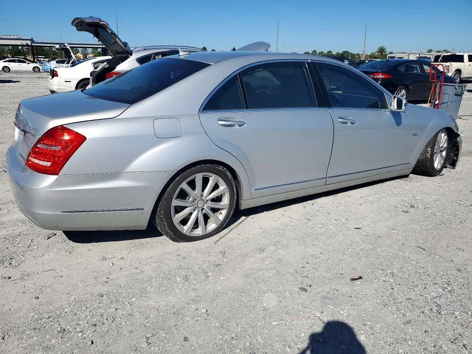 WDDNG8DB4CA423583 — 2012 MERCEDES-BENZ S photo 3