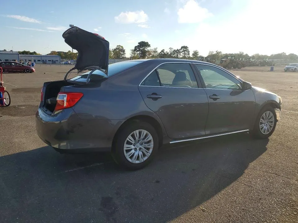 4T1BF1FK2CU178989 — 2012 TOYOTA CAMRY photo 3